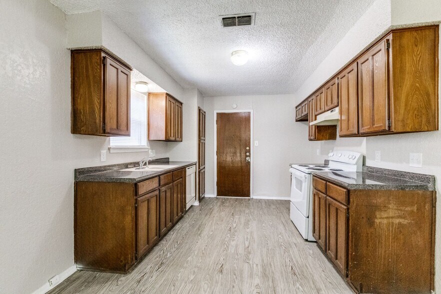 Building Photo - 6121 Stardust Dr S