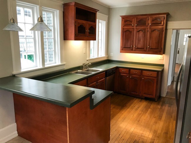 Building Photo - 819 29th St S