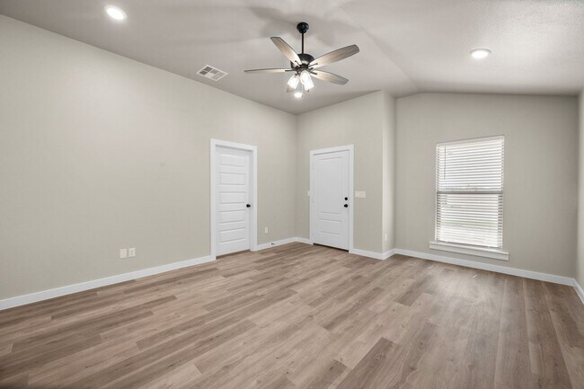 Building Photo - Bell Farms Home Available August
