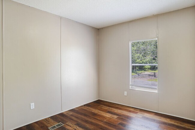 Building Photo - 4bd 2ba Mobile HOME FOR RENT!