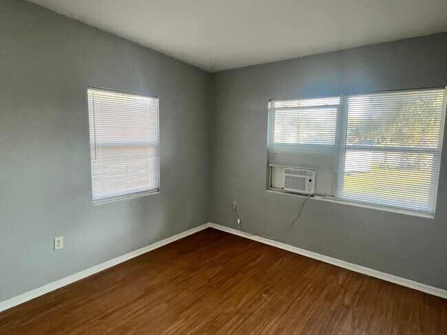 Building Photo - 2338 Shenandoah Rd