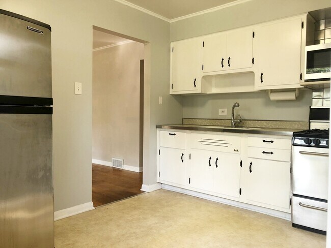 Building Photo - 23940 N Lakeside Dr