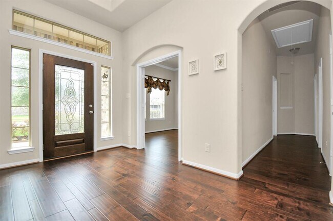 Building Photo - 1122 Boxwood Dr