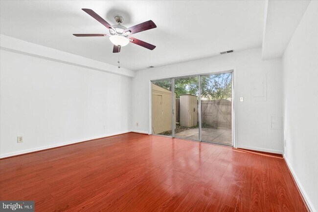 Building Photo - 8123 Kingsway Ct