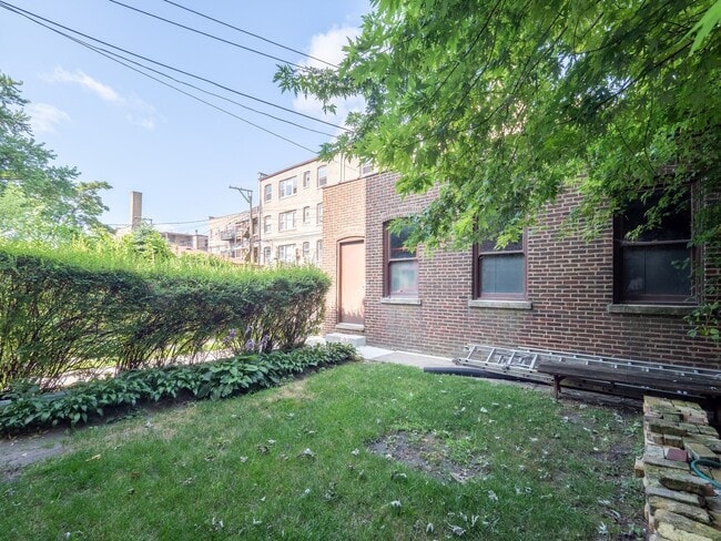 Building Photo - 7372 N Winchester Ave