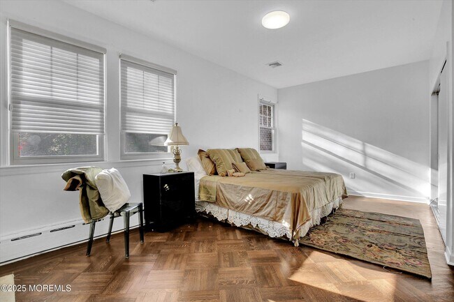 Building Photo - 589 Westwood Ave