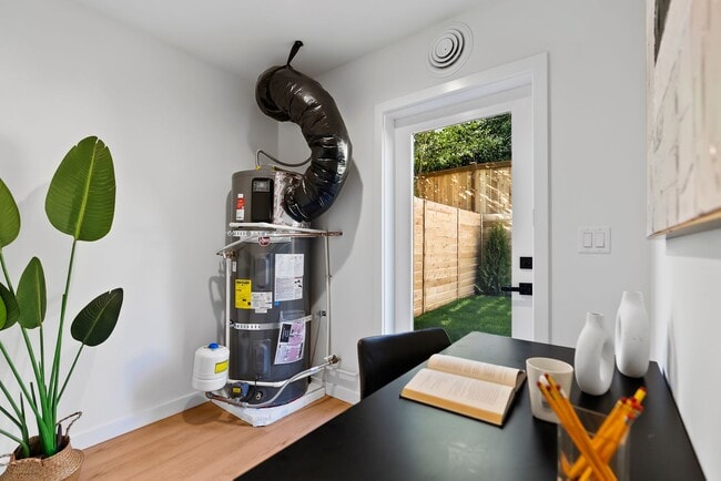 Building Photo - Modern Elegance in the Heart of Wallingford