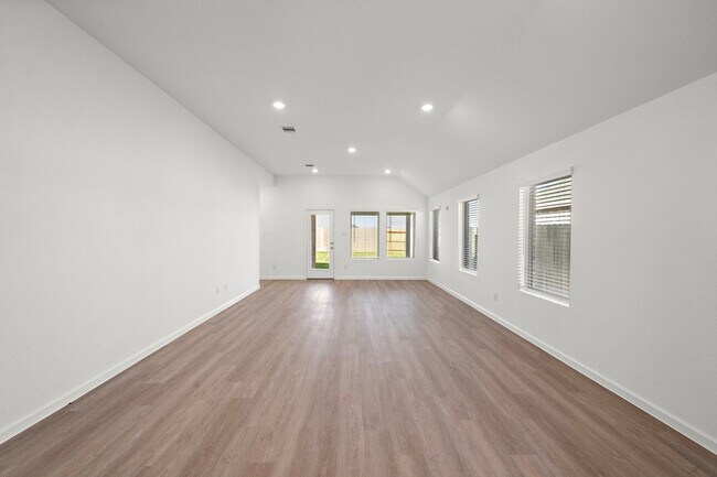 Building Photo - 4823 Shimmer Side Dr
