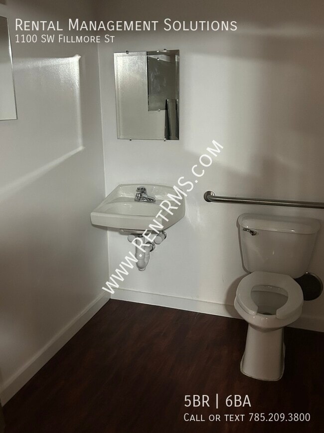 Building Photo - 1100 SW Fillmore St