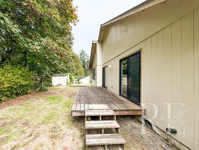 Building Photo - Your Charming Rustic Retreat- 3 Bedroom Wi...