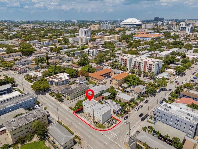 Building Photo - 1013 SW 7 ST Miami FL 33130