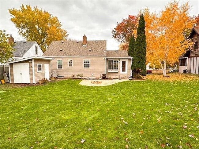 Building Photo - 2836 Dakota Ave S