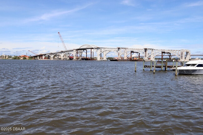 Building Photo - 1224 S Peninsula Dr