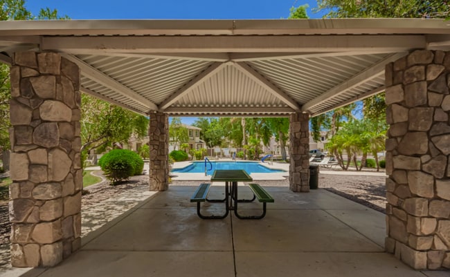 Building Photo - 10138 E Isabella Ave