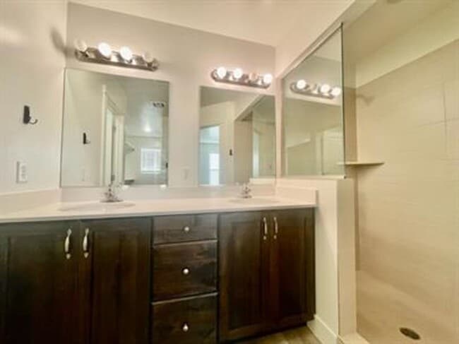 Building Photo - Beautiful 4-Bedroom Modern Home in St. George