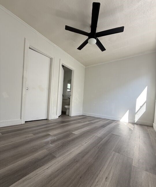 Building Photo - 2235 W 14th St