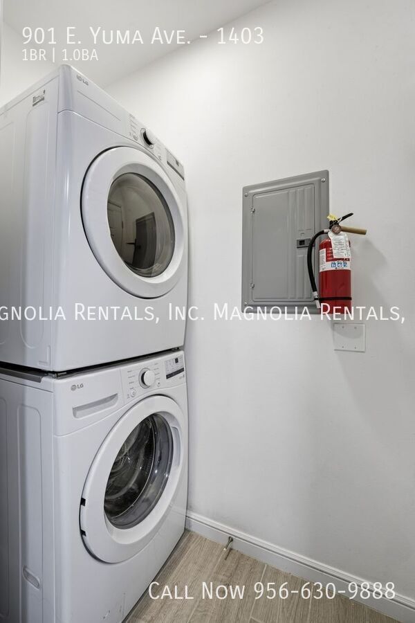 Building Photo - 901 E Yuma Ave