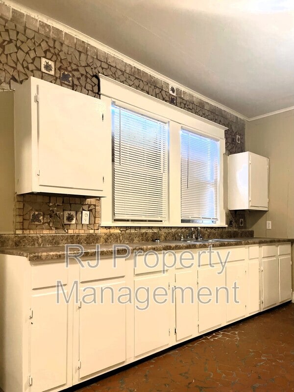 Building Photo - 1267 Englewood St