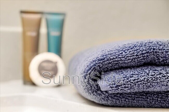 Building Photo - 42 Nottingham Way