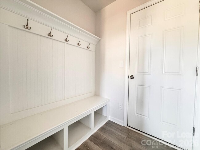 Building Photo - 2350 Donnelly Hls Ln