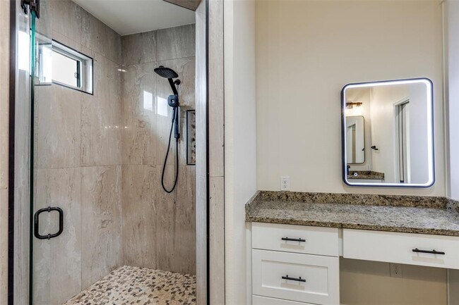 Building Photo - 156 Greg Ln