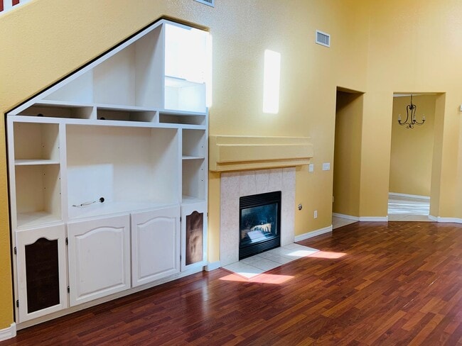 Building Photo - Beautiful Home In Rancho Sahuarita Located...