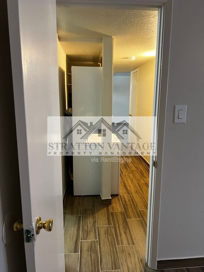 Building Photo - 424 W Brown Rd