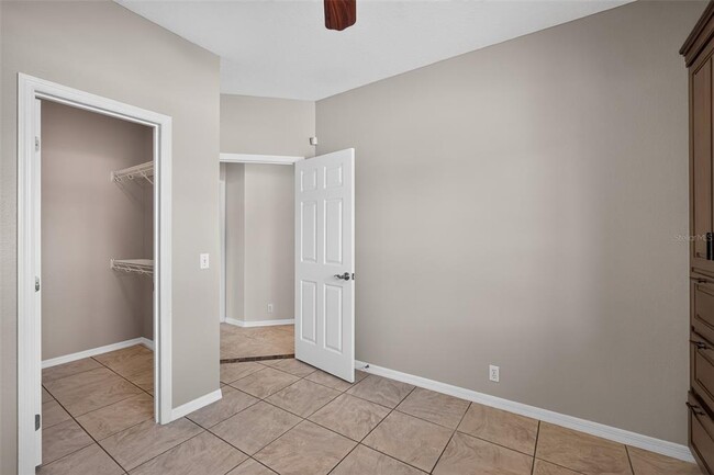 Building Photo - 1850 Sandy Knoll Cir N