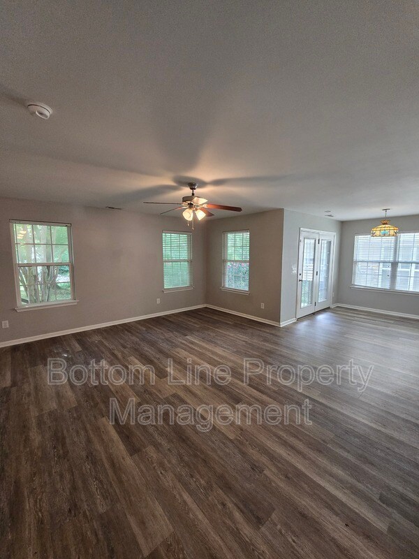 Building Photo - 3850 Fircrest Dr