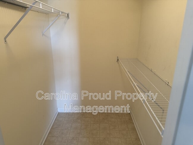 Building Photo - 4033 Cobblestone Dr