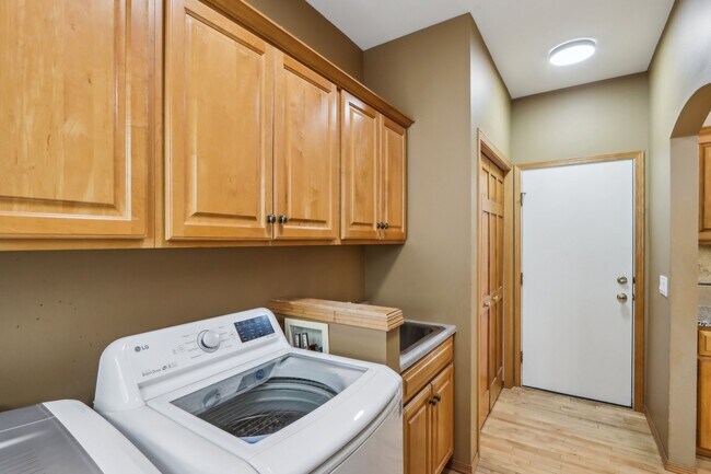 Building Photo - 7701 Twinflower Dr