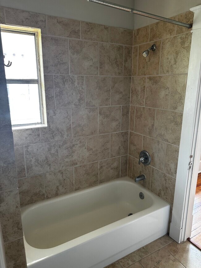 Building Photo - 2962 Park St