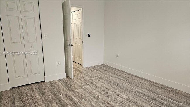 Building Photo - 8040 N Nob Hill Rd