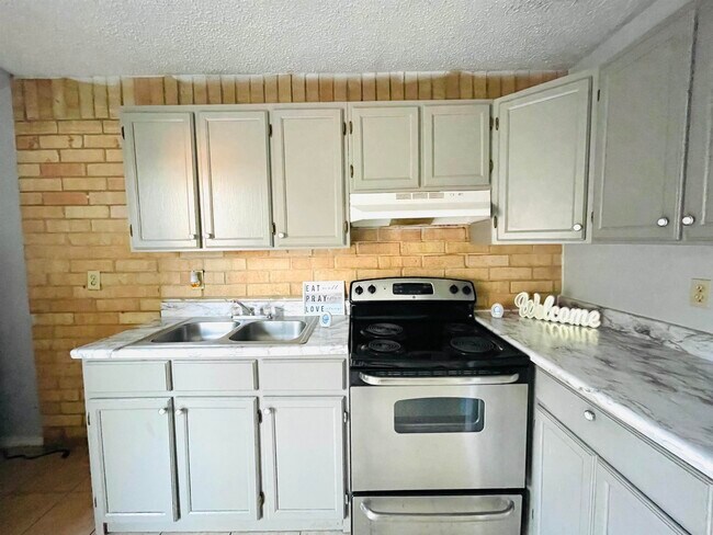 Building Photo - 311 Soria Dr