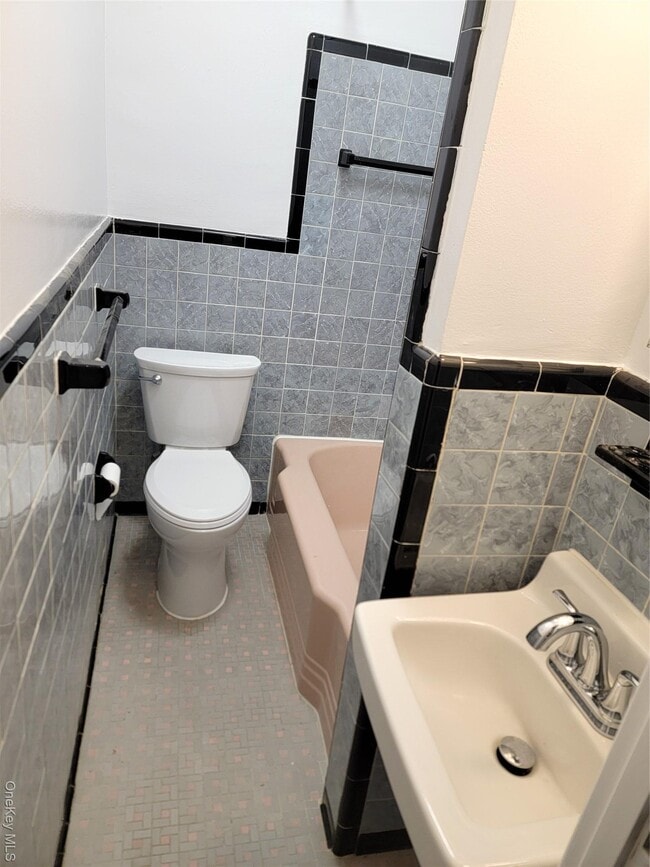 Building Photo - 111 N Broadway