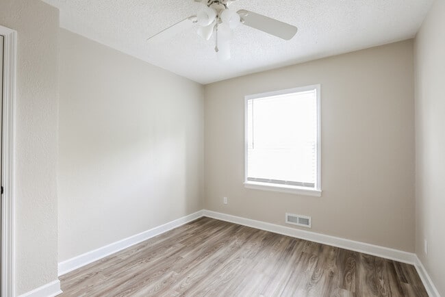 Building Photo - 109 Rader Ave