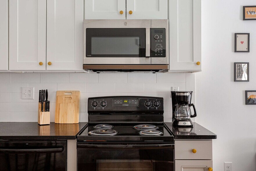 Building Photo - 1384 Ridge Ave