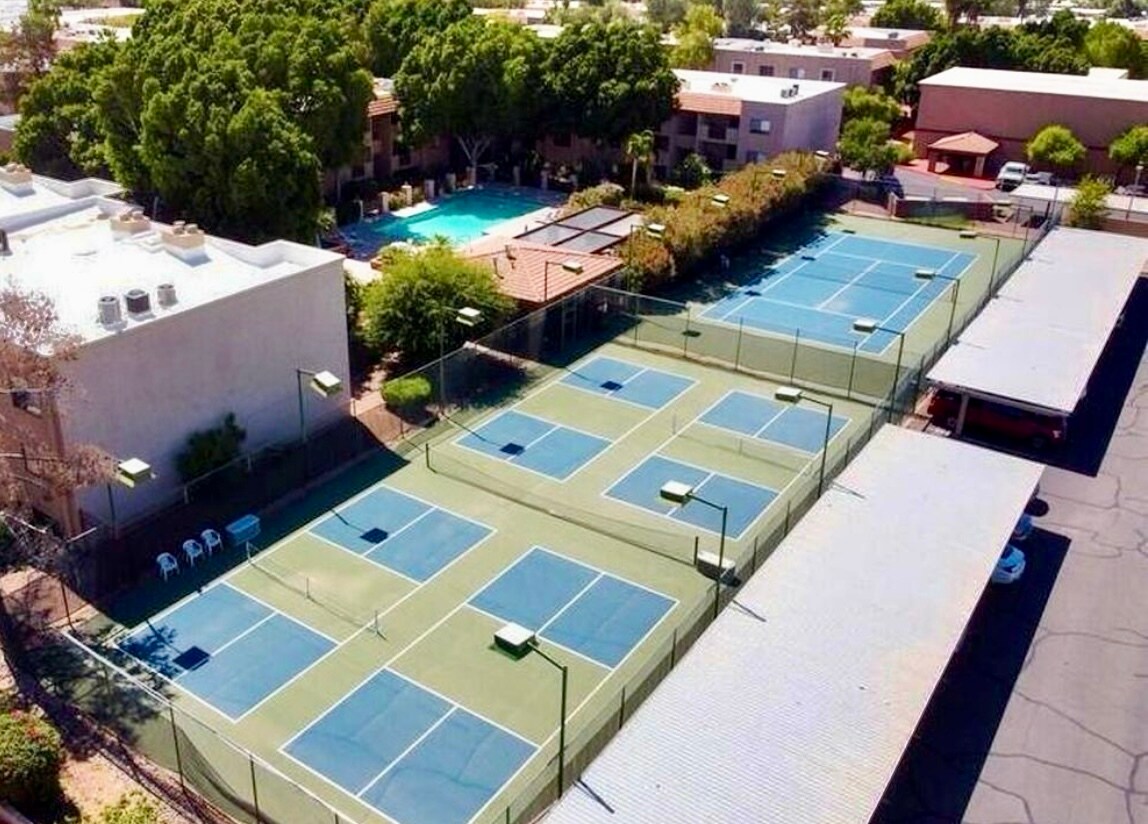 Pickleball & tennis courts - 3031 N Civic Center Plz