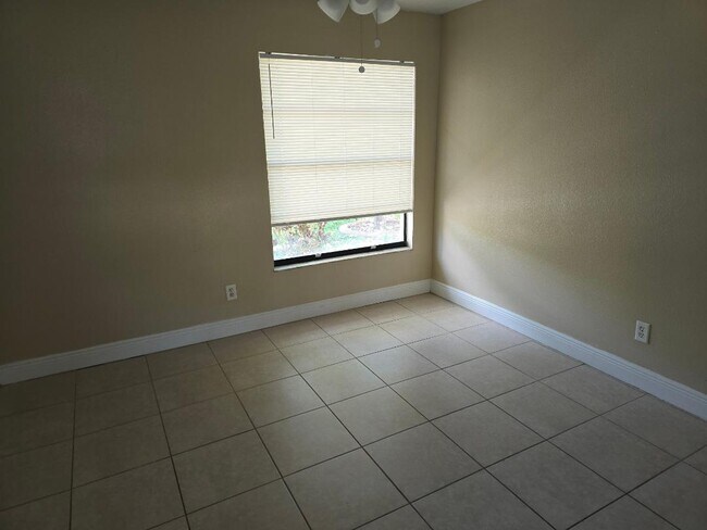 Building Photo - 1448 SE 10th Terrace