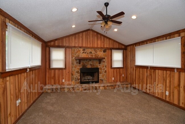 Building Photo - 1928 Wylie Dr