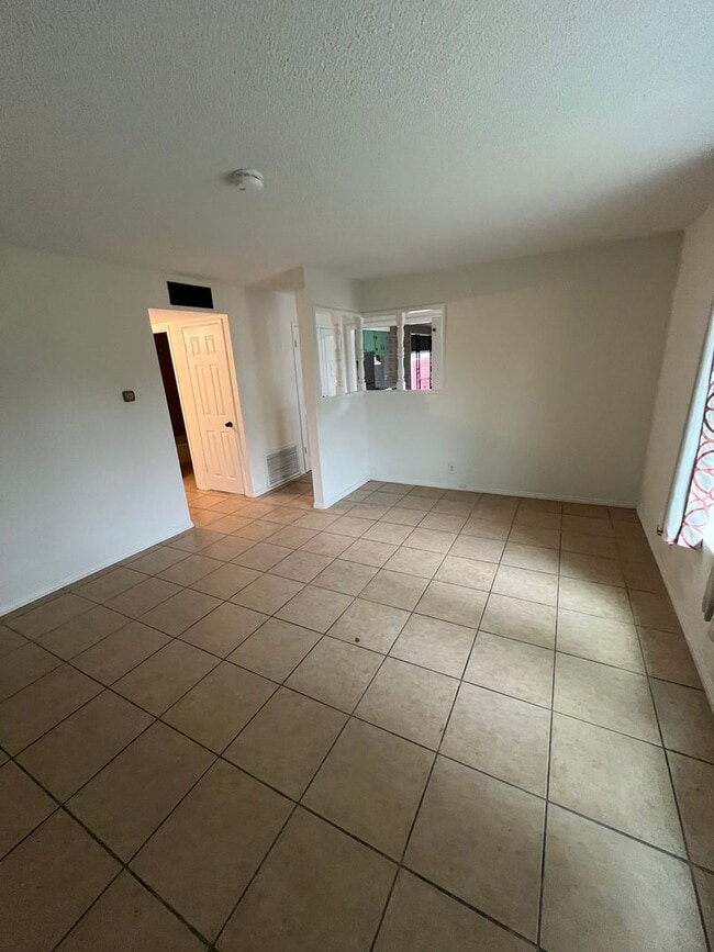 Building Photo - 427 N Santa Ana St