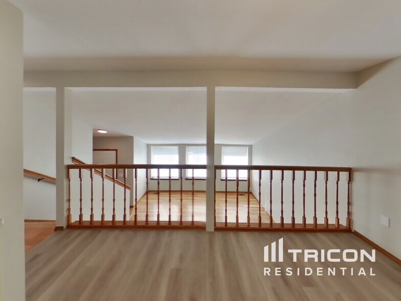 Building Photo - 835 S 76th St