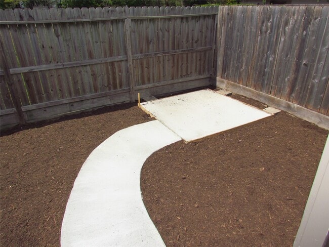 Building Photo - 2816 St Emanuel St