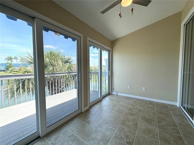 Building Photo - 1005 Pelican Ct
