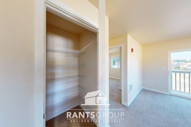 Building Photo - New Paint Throughout! Call today to schedule a tour!