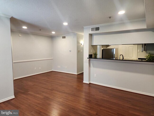 Building Photo - 1504 Lincoln Way