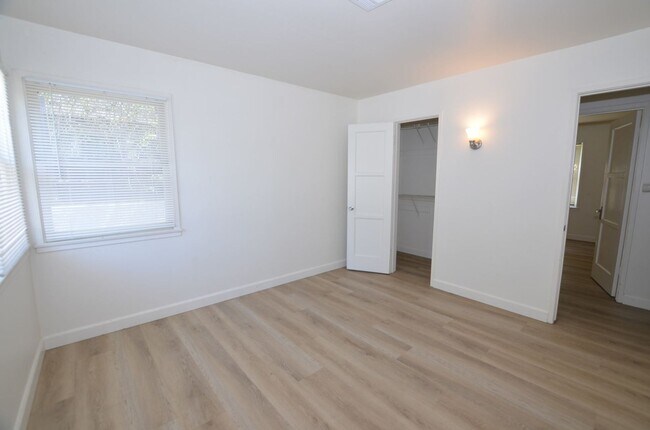 Building Photo - 2Bd/1Ba Single Family Home