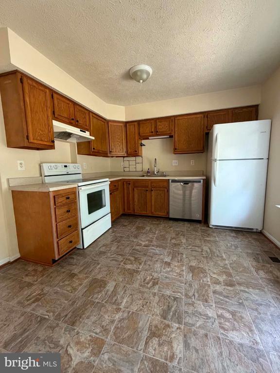 Building Photo - 102 Cabin Ct