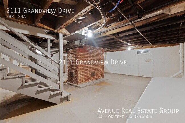 Building Photo - 2111 Grandview Dr
