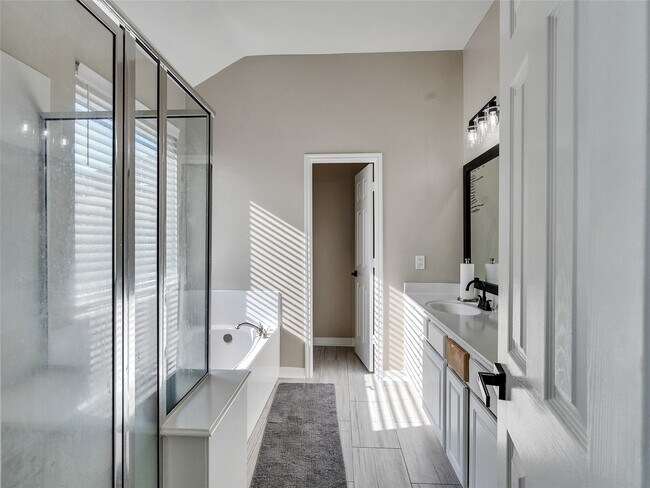 Building Photo - 16022 Coco Shores Ct